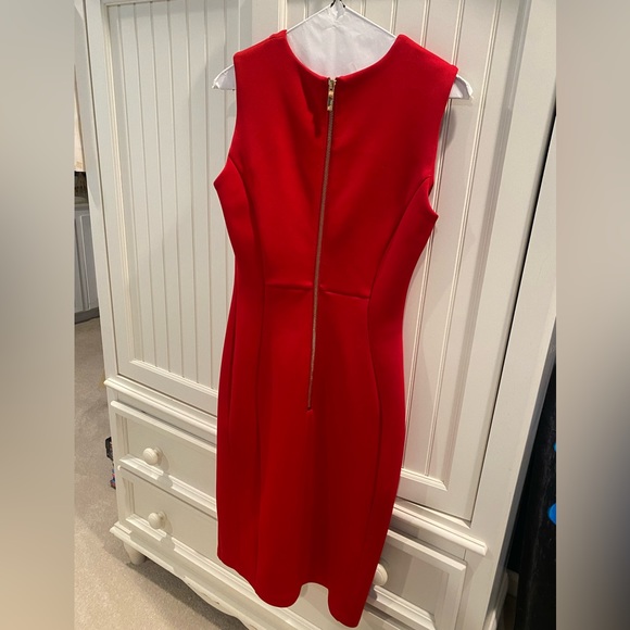 Gorgeous, flattering Calvin Klein size 2 dress - Picture 3 of 6